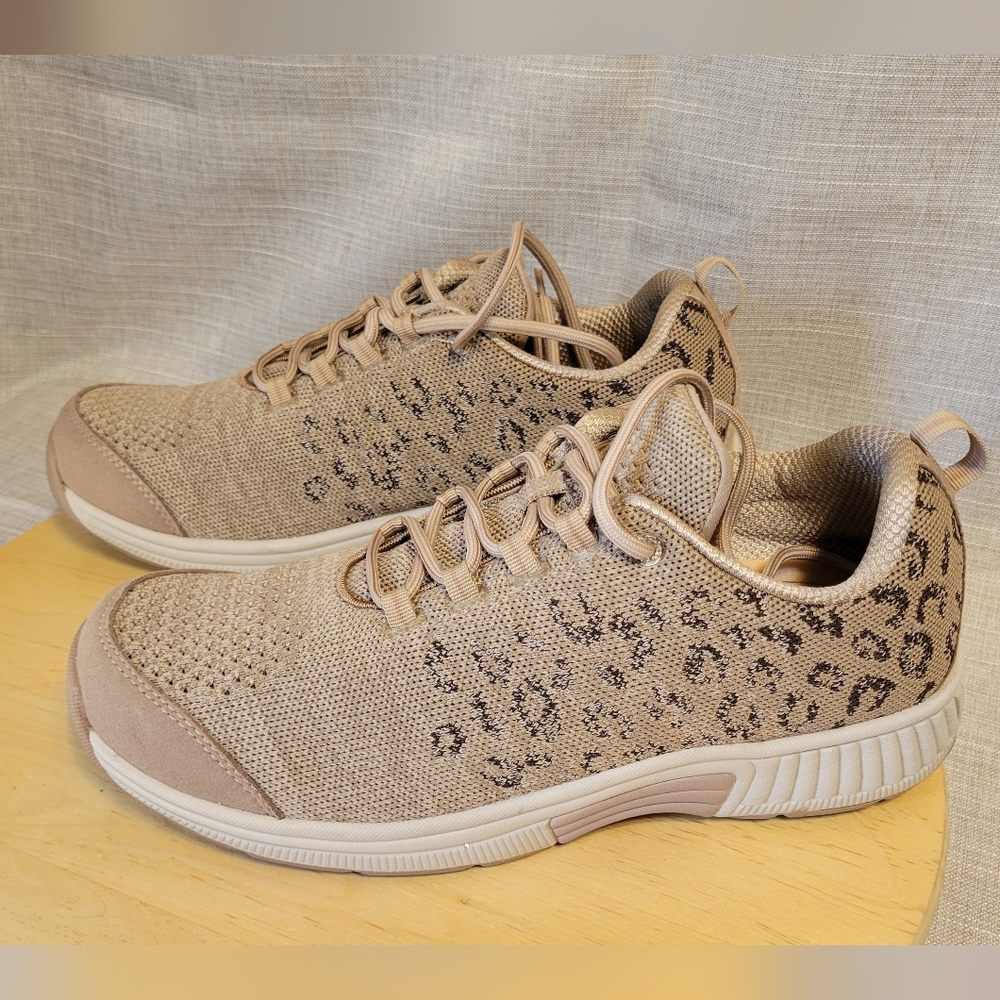 Orthofeet Women's Orthopedic Relay Running Shoe for Foot Pain Relief W 10.5 Wide